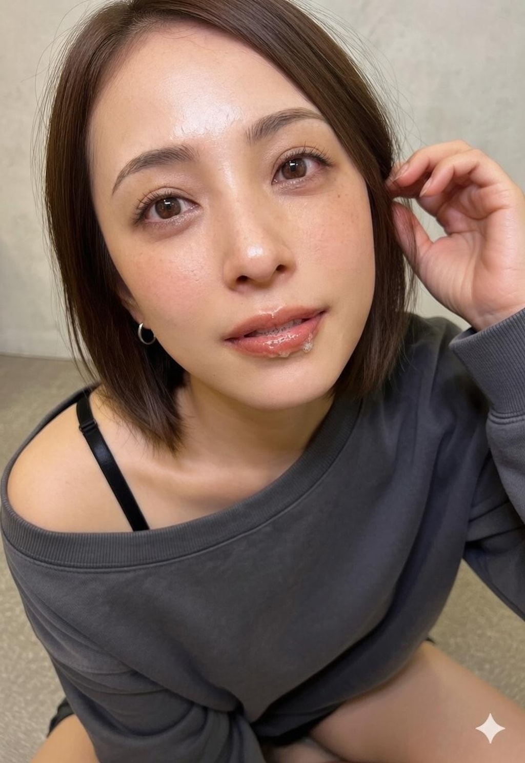 お腹がエロい嫁の姉に口で抜いてもらった
