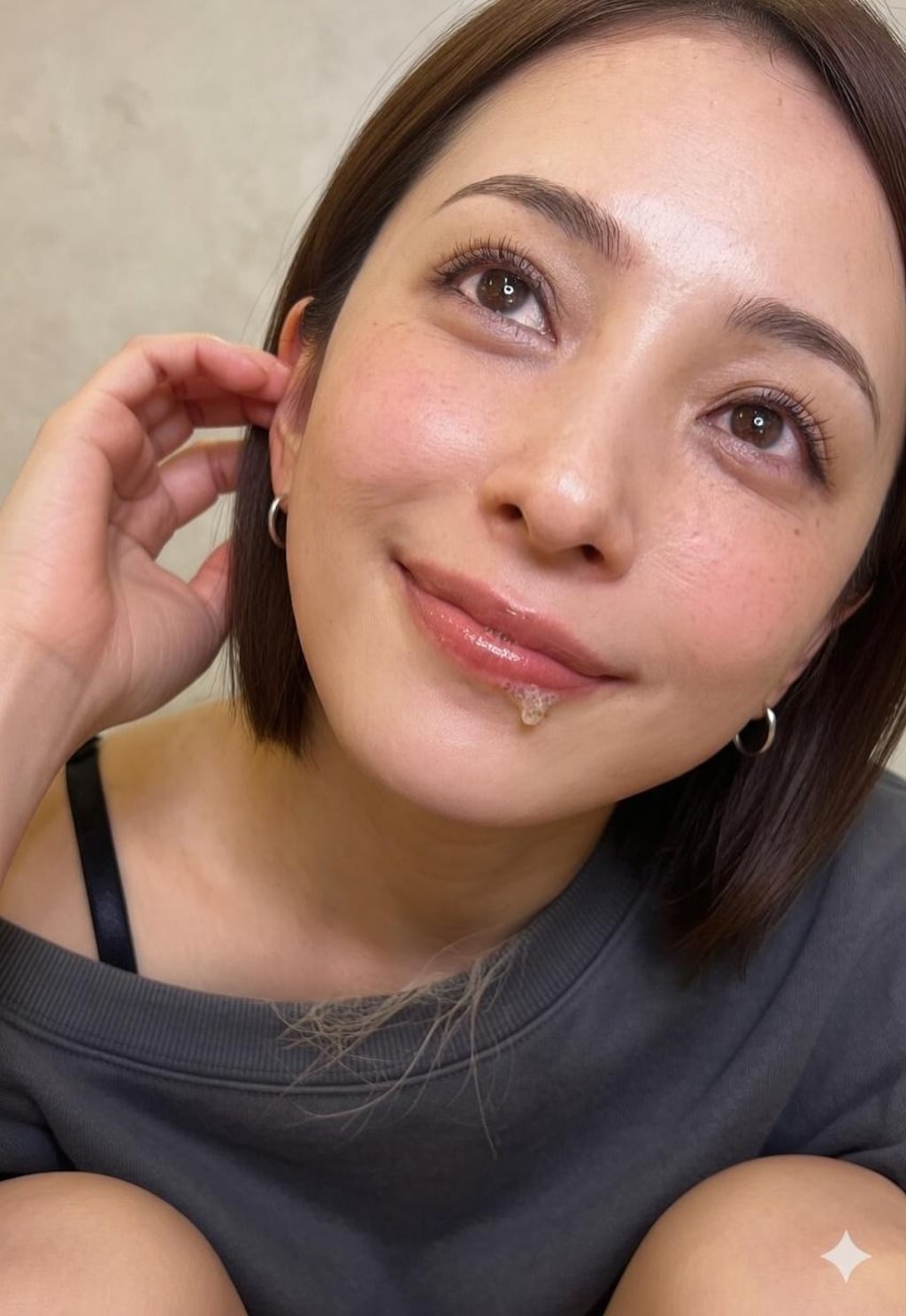 お腹がエロい嫁の姉に口で抜いてもらった