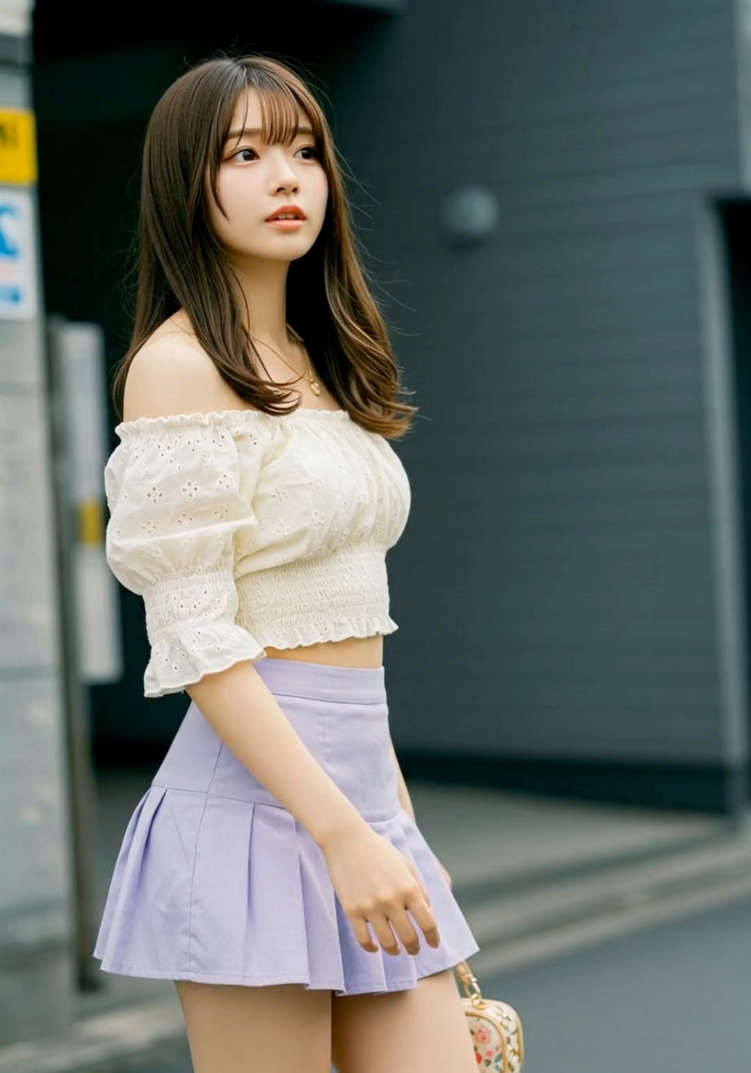 港区女子たくし上げパンチラ