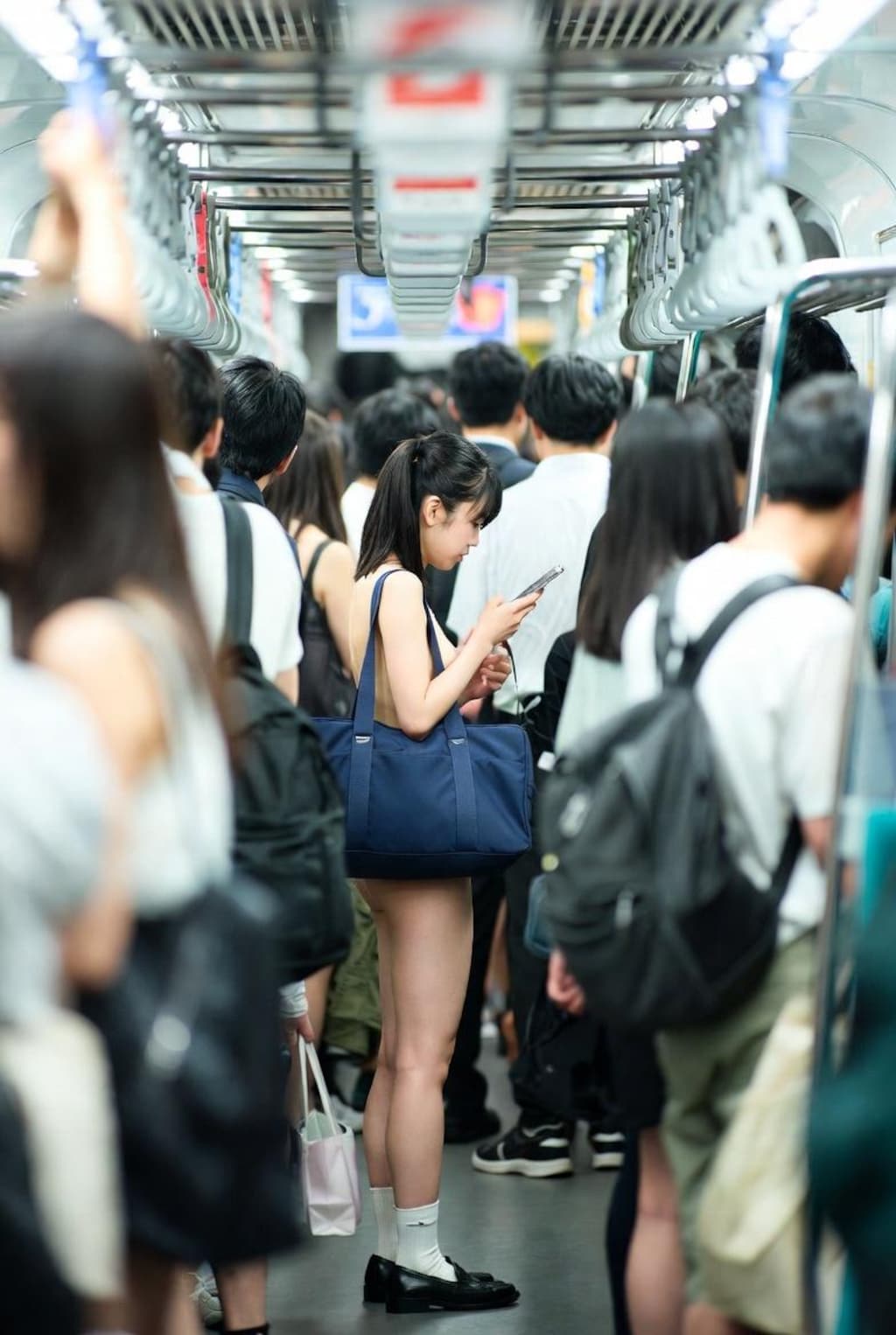 逆転の発想！思い切って全裸通学にしたら痴漢されなくなりました♪