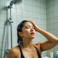 競泳美女、シャワー中 3枚目