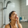 競泳美女、シャワー中 8枚目