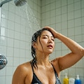 競泳美女、シャワー中 5枚目