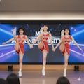 ある大学のミスコンテスト03：控室でソフトクリーム 2枚目