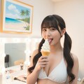 ある大学のミスコンテスト03：控室でソフトクリーム 3枚目
