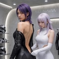 AILU LUNAとライダースーツ試着中 6枚目