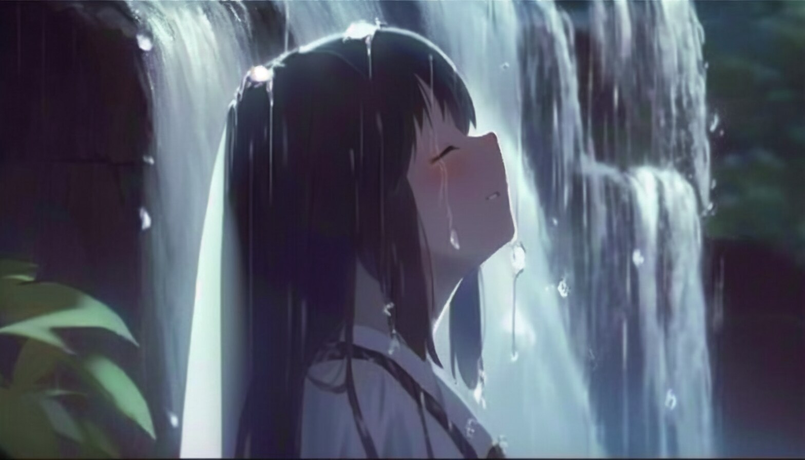 滝行少女