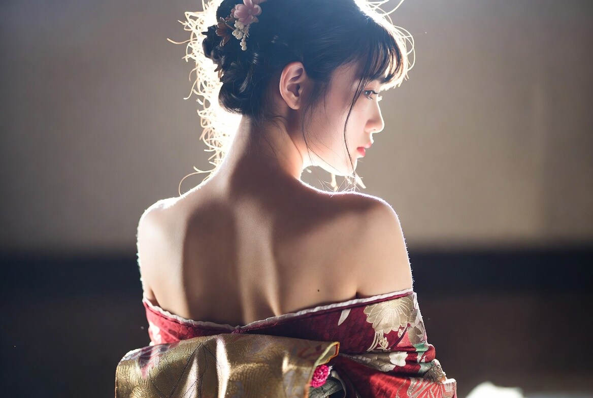 着物美人の後ろ姿