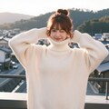 夕陽より眩しい、ふわもこセーターガール 2枚目