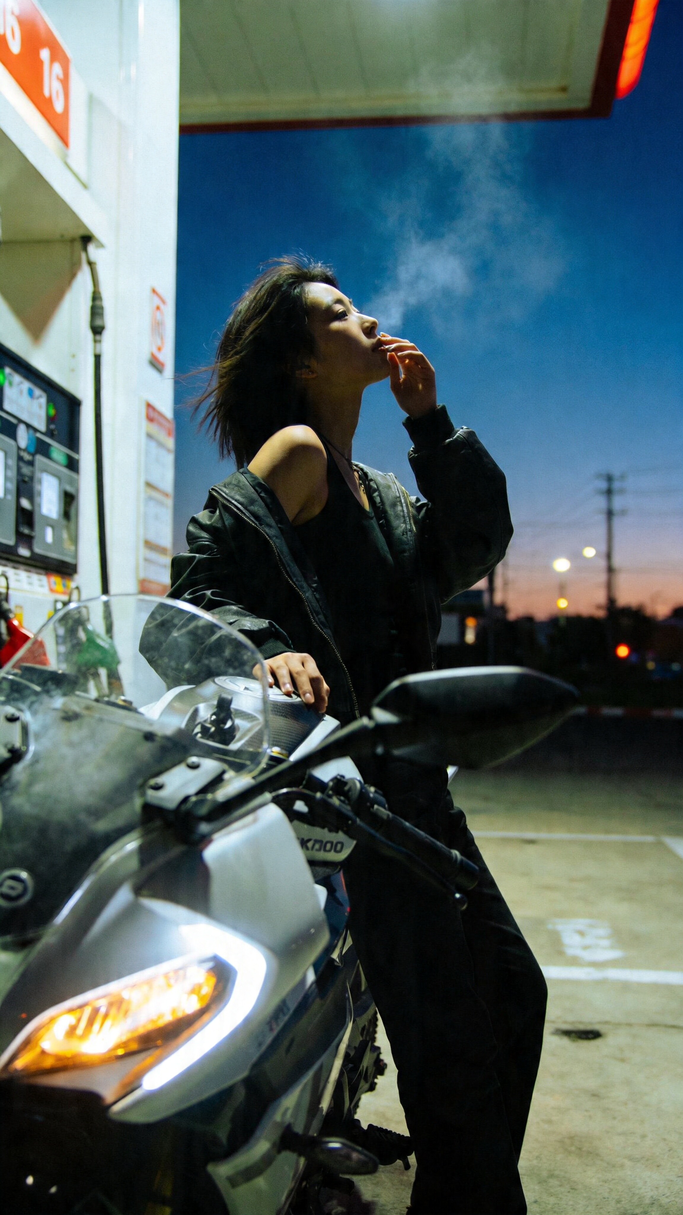 Midnight Soliloquy at the Pumps