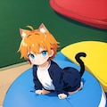 猫のボブが芝生でペットボトルする 6枚目