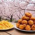唐揚げとフライドポテトで桜の花見 3枚目