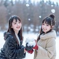 雪を楽しむ彼女 4枚目