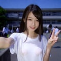白シャツでピース 2枚目