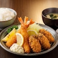 摩訶不思議食堂のエビフライと牡蠣フライの定食タルタルソース付き 3枚目