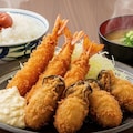 摩訶不思議食堂のエビフライと牡蠣フライの定食タルタルソース付き 2枚目