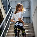 AI妻　タイトスカート　後ろ姿 2枚目