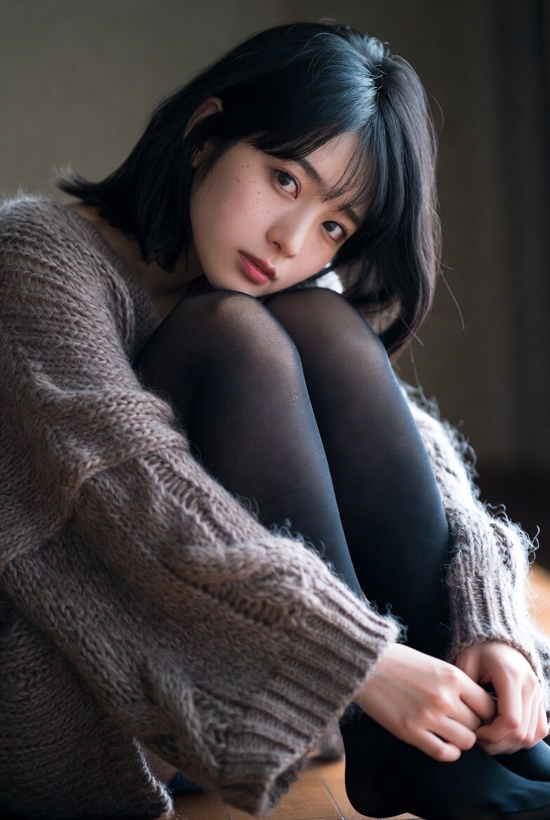 ニットと黒タイツ