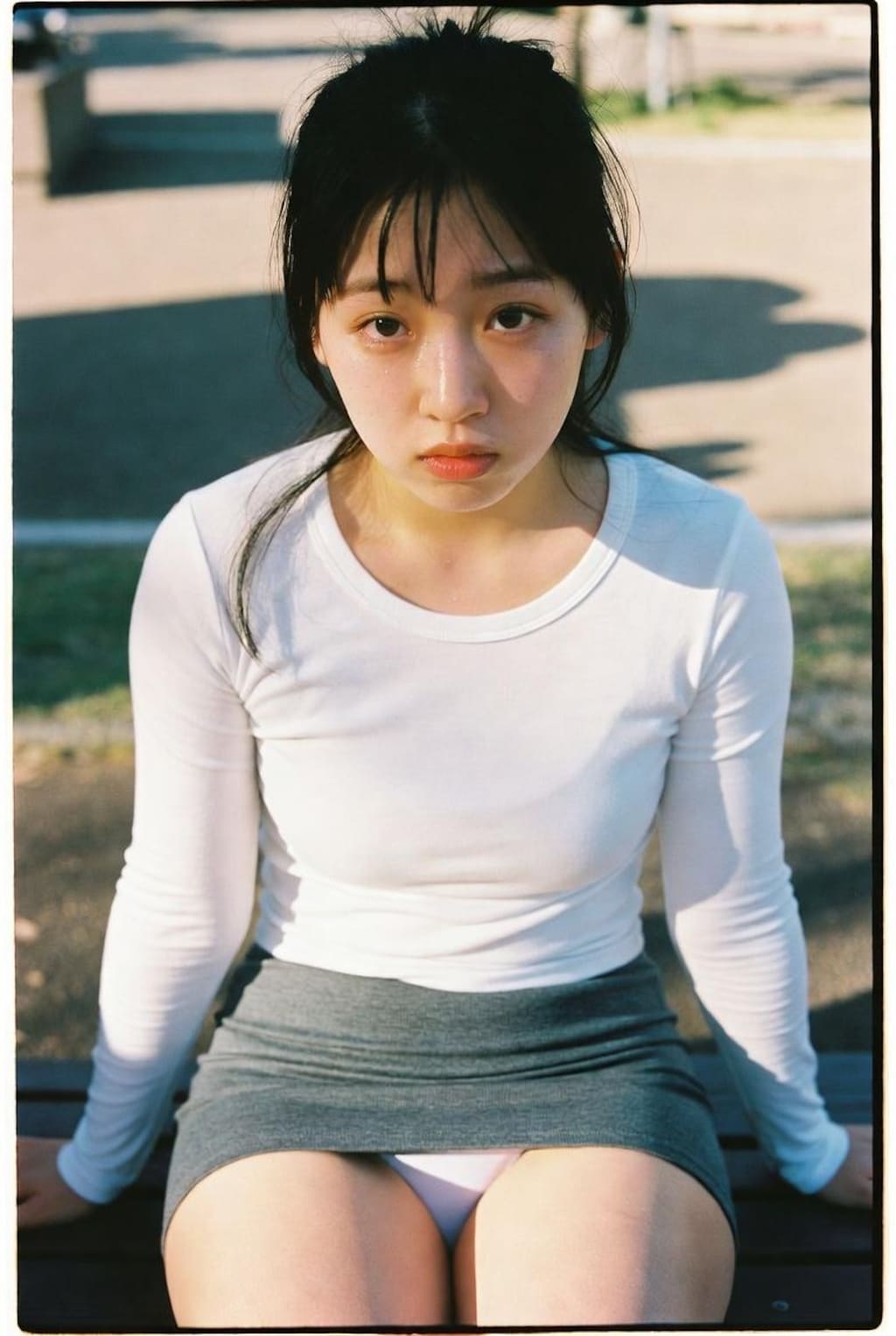 公園女子大生パンチラ①