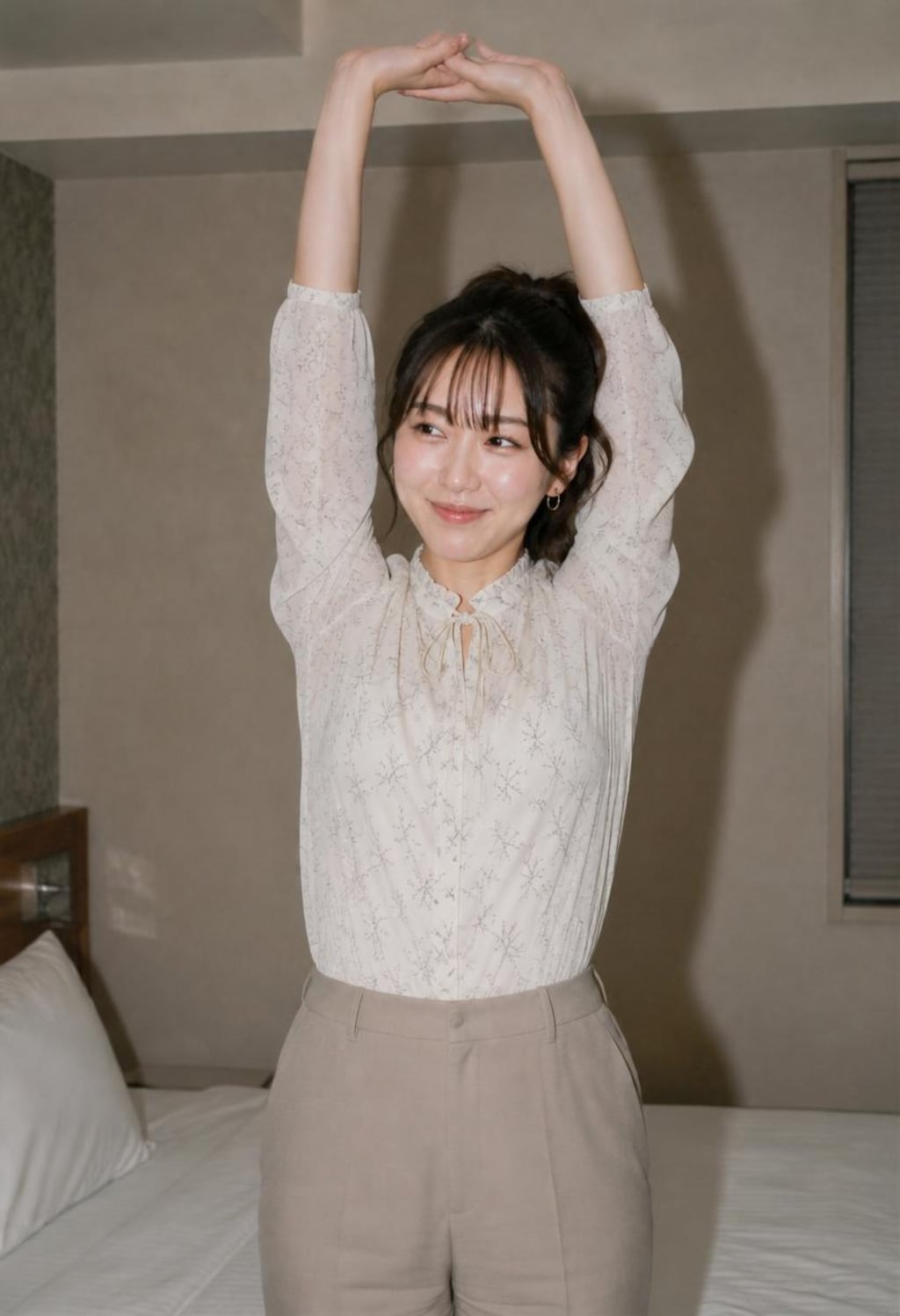 お堅い仕事の女性の私服グラビア