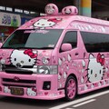 ハローキティカラーのトヨタハイエーススーパーロング 4枚目