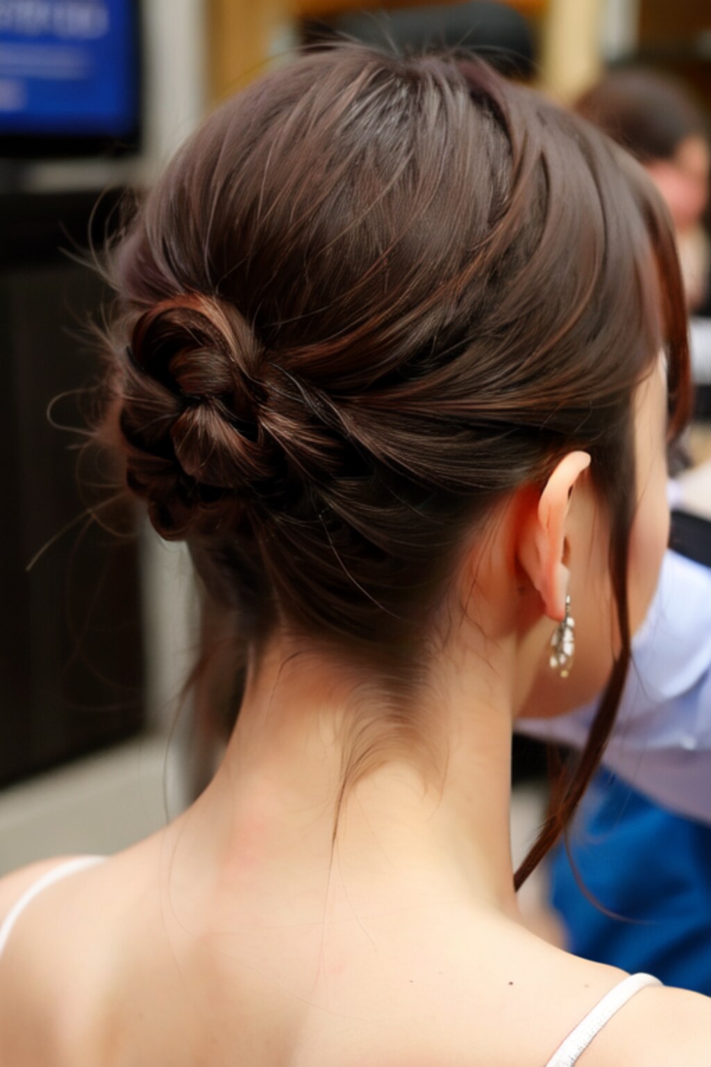 44日目　お題　a girl ,hair bun　お団子ヘアーですね