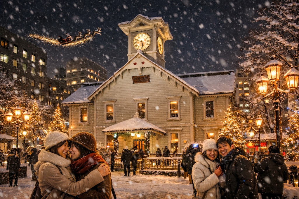 札幌、時計台のクリスマスにもサンタがやって来た！