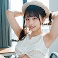 下乳が見えている女性 4 4枚目