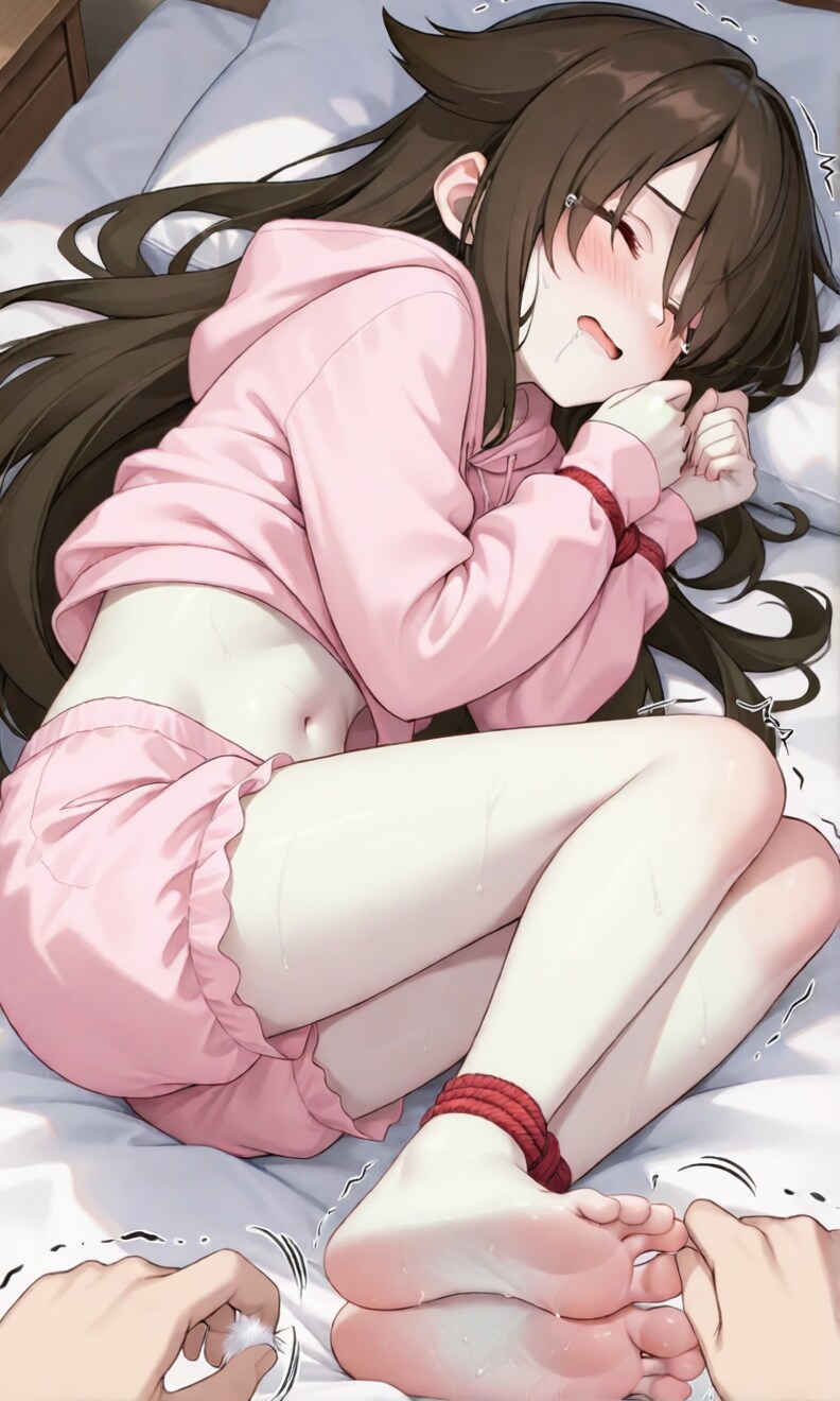 寝てる間に手足を縛ってくすぐっちゃお