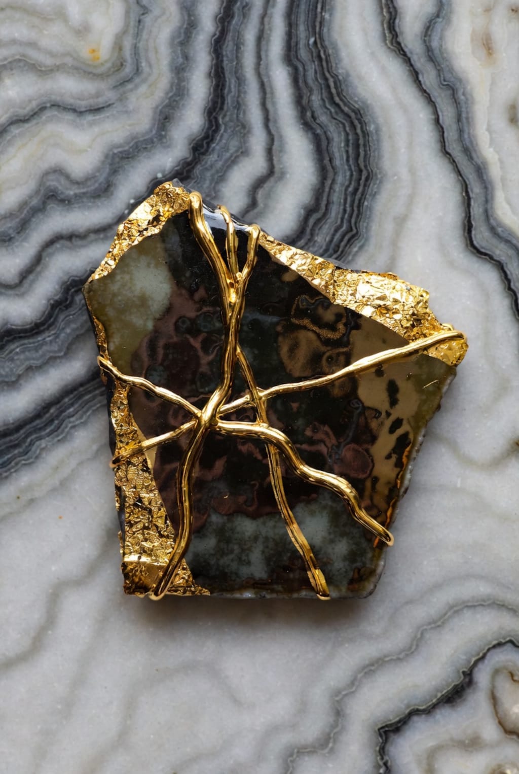 大理石と金箔と螺鈿細工