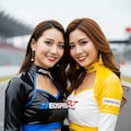 レースクイーンの百合キス 4枚目