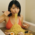 ラーメン好きの夢、爆誕！画像生成AIで「ラーメン風呂」作ってみた🍜 まさに、麺に埋もれる至福のひととき…🤤 4枚目