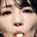 舌で転がすホワイトチョコ 2枚目