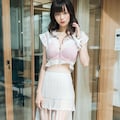 魔法のカメラで服の中を撮影されたファッションモデル 2枚目