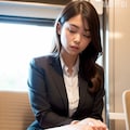 電車で寝ちゃうOLさん 2枚目