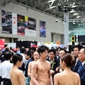 （新基準）モーターショーコンパニオンは全裸の男女 4枚目