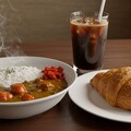 摩訶不思議食堂のカレーライスとクロワッサンのセット 2枚目
