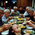 女体盛りに無理やり食べさせる 4枚目
