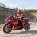 バイクに乗る仮面ライダー 8枚目