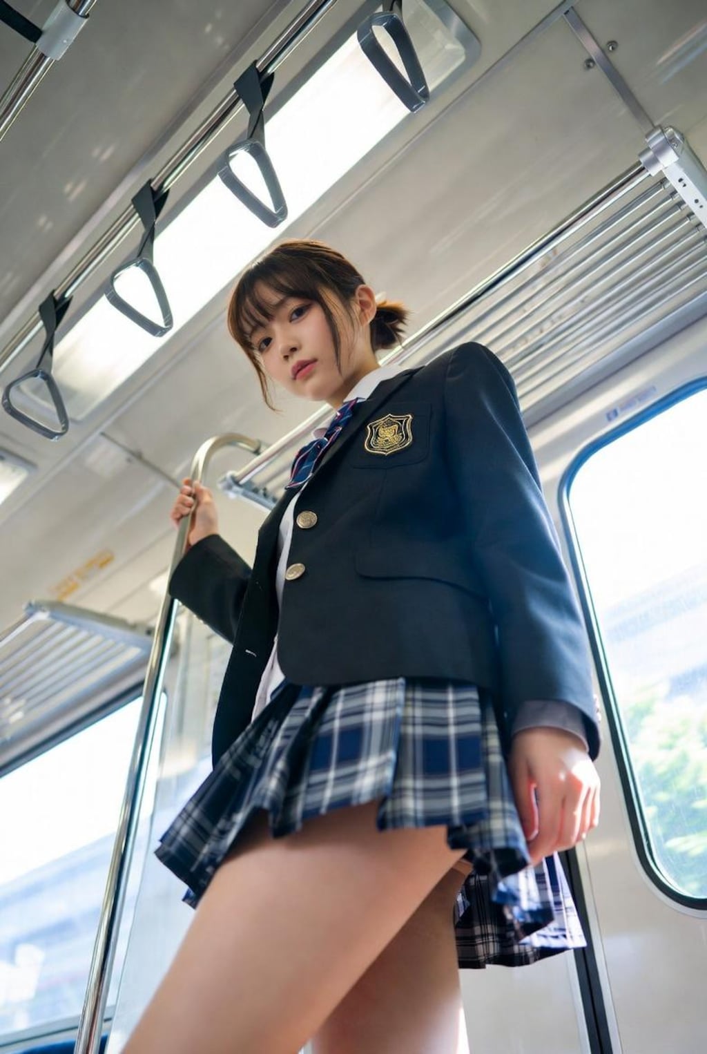 制服パンチはJKの通学
