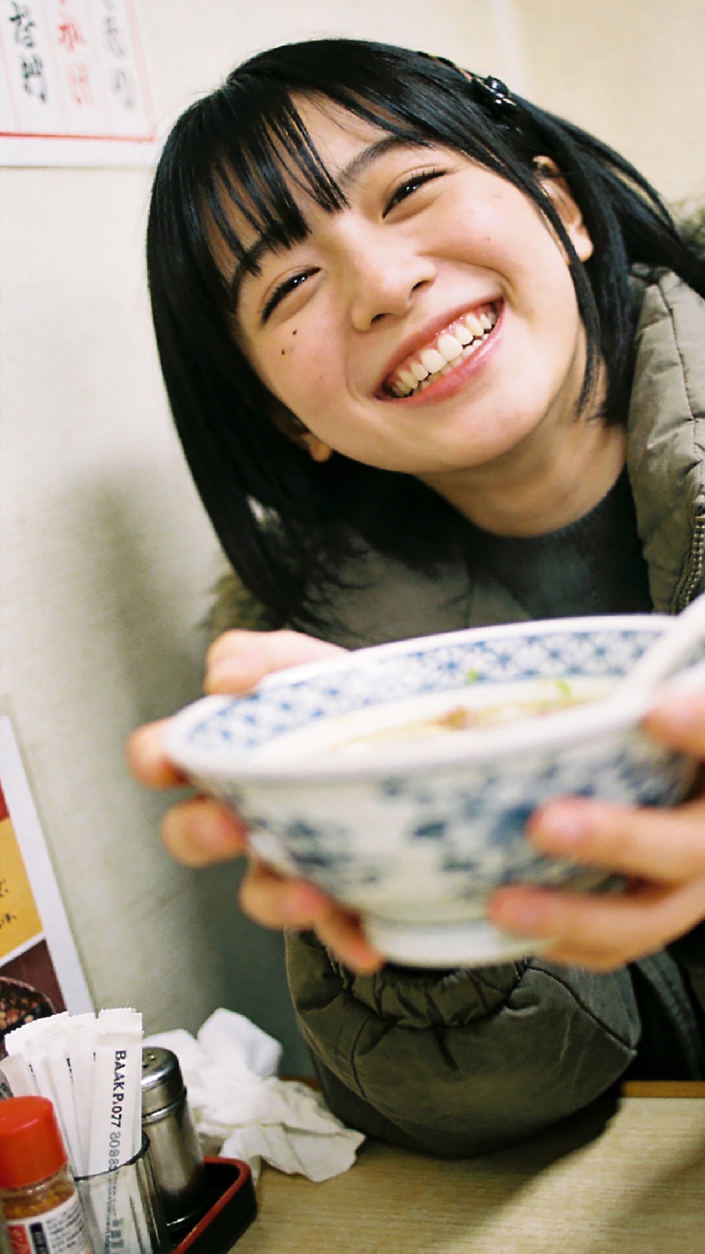 Joy in a Porcelain Bowl | の人気AIイラスト・グラビア