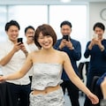 社内でアルミホイルだけを身にまとっている女性 5枚目