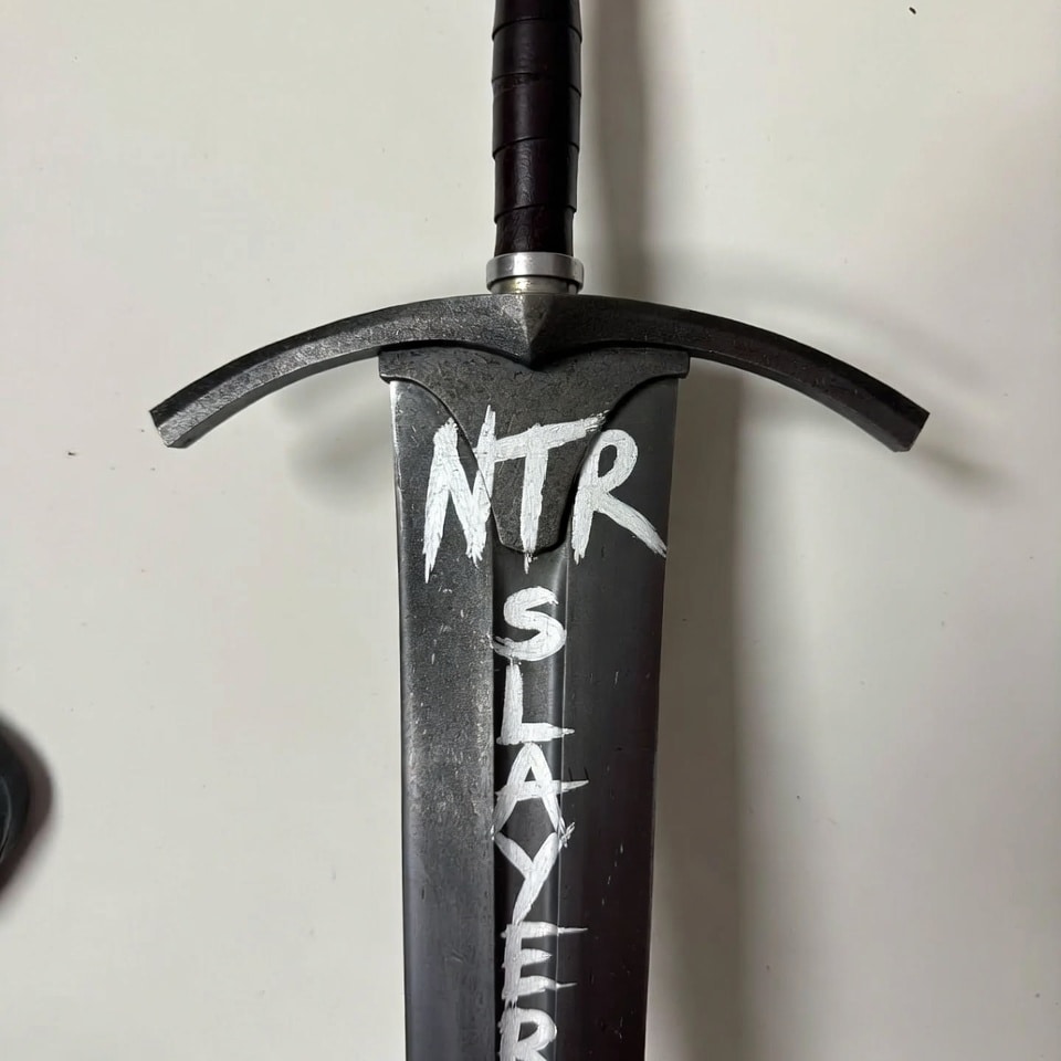 フリー素材　NTR Slayer | の人気AIイラスト・グラビア