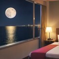 月夜のホテルの部屋 3枚目