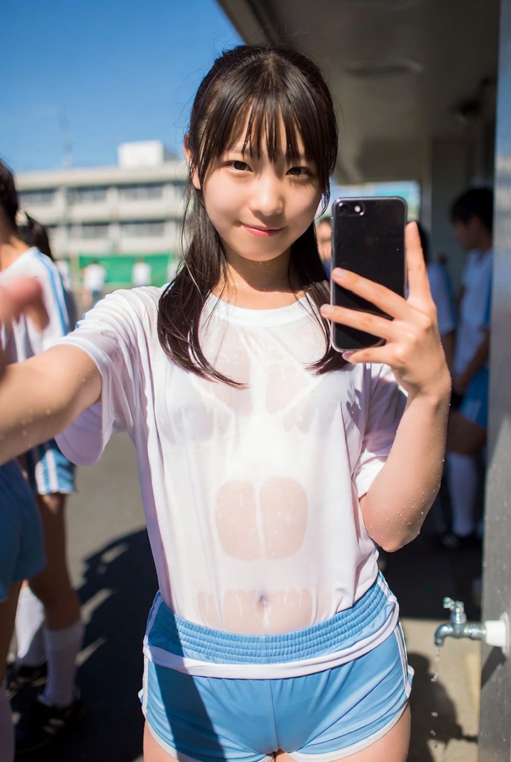 運動着でピース①