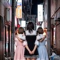 先輩おネイさんとオフ会です🥰お揃いコスで撮影会→路上で盛り上がって→ホテル街へ消えました😍 5枚目