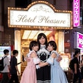 先輩おネイさんとオフ会です🥰お揃いコスで撮影会→路上で盛り上がって→ホテル街へ消えました😍 6枚目