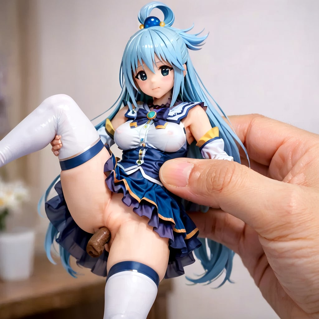 絞ると中身が出るフィギュア３