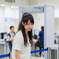 空港のセキュリティチェックでスカートも脱いでくれた子がいたんですよ～～ 2枚目