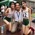 ヘソ出し陸上部選手たちと監督 4枚目